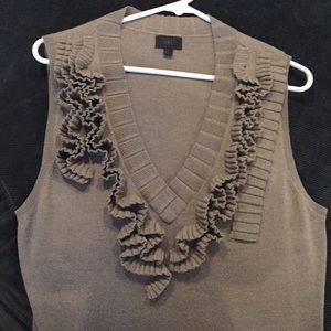 Banana republic ruffle vneck sleeveless sweater